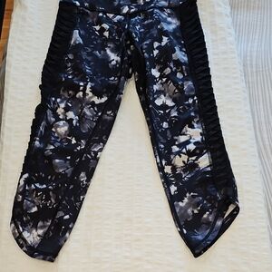 Black and White Patterned Leggings